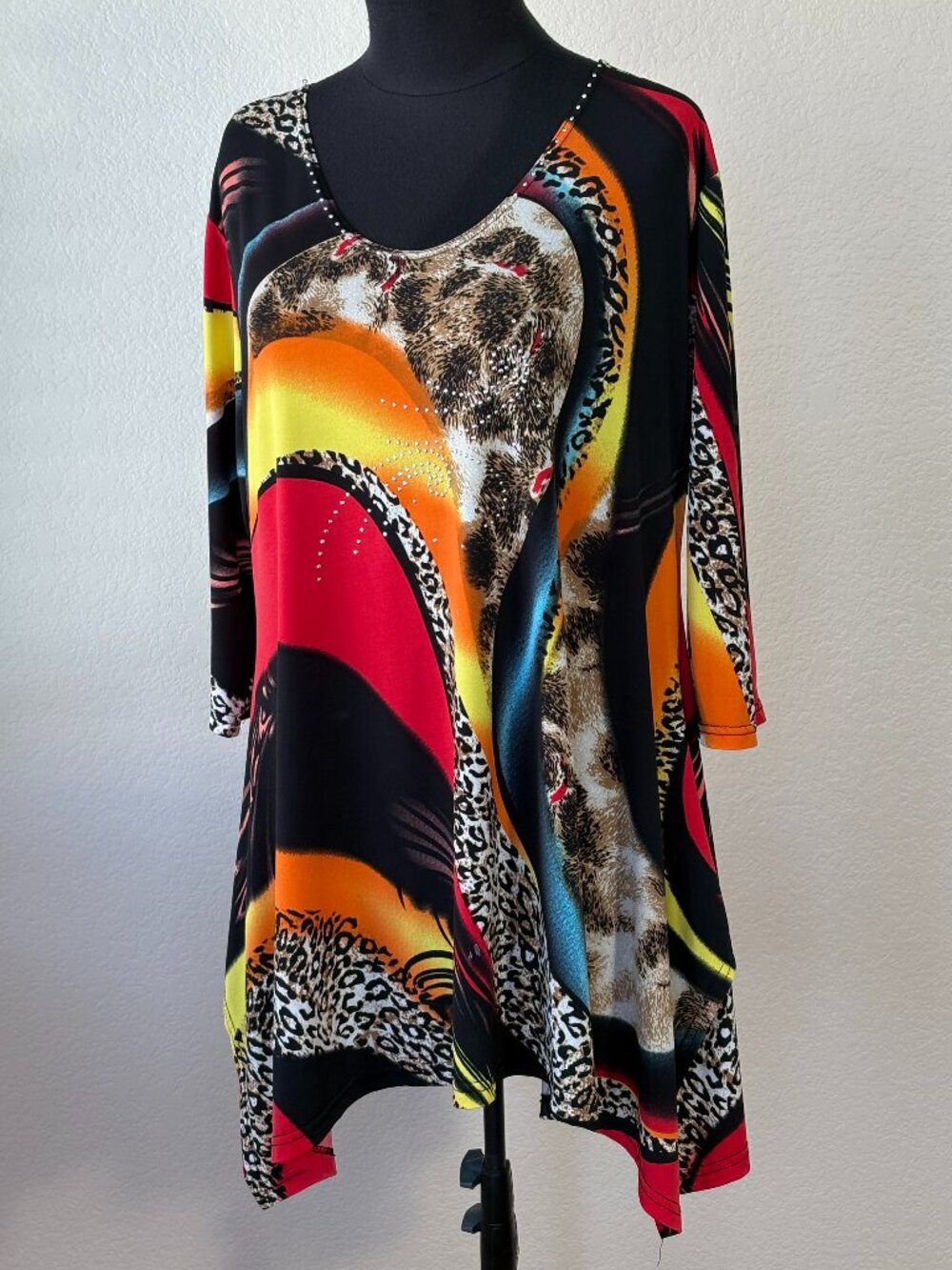 Valentina Colorful Animal Print Sharkbite Tunic Top Rhinestone 3/4 Sleeve Large